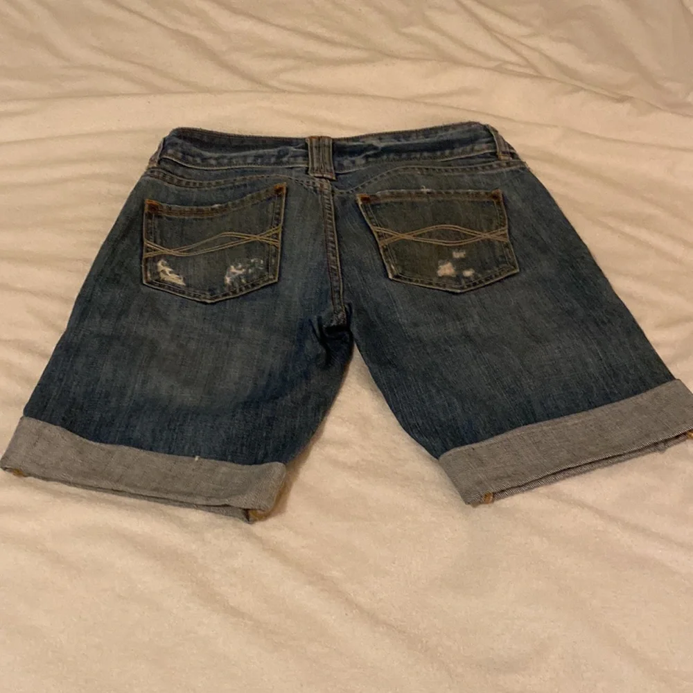 Abercrombie and Fitch - Picture 5 of 5